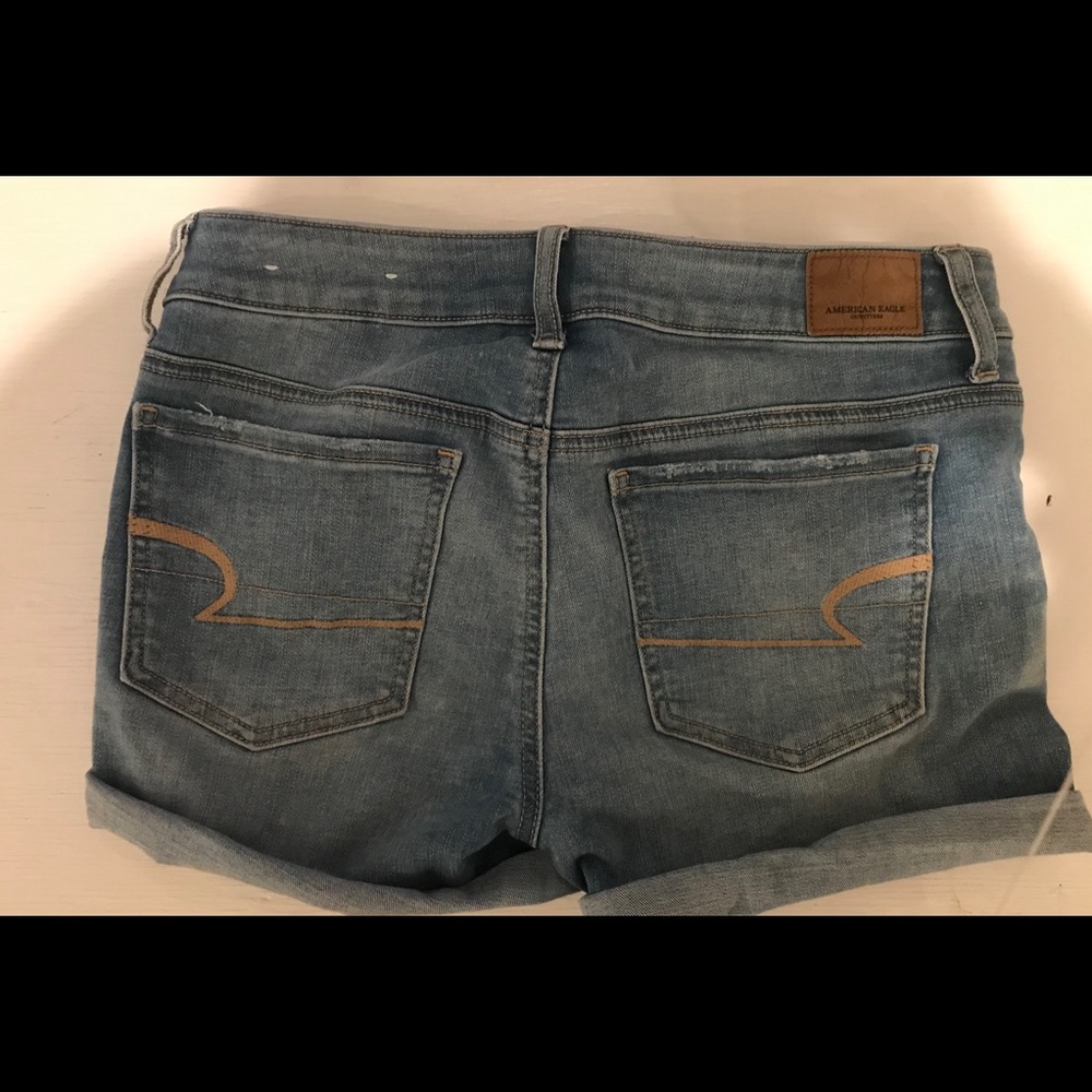 EUC American Eagle Light Wash Jean Shorts Size 4 - Picture 3 of 5